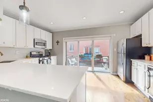 1523 W Henderson St, Chicago, IL 60657 - Photo 12