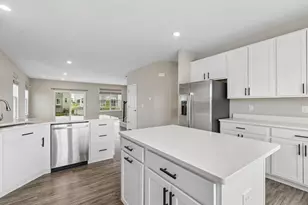 2370 Southwind Blvd, South Elgin, IL 60177 - Photo 8