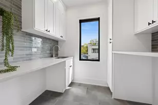 2214 W Oakdale Ave, Chicago, IL 60618 - Photo 30
