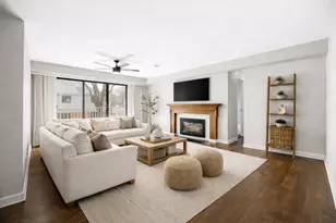 27W685 Grasmere Dr, Winfield, IL 60190 - Photo 2