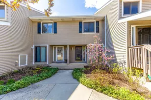 1090 Pine Tree Circle North, Buffalo Grove, IL 60089 - Photo 1