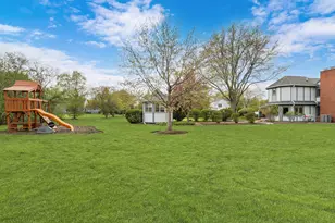 1525 Saratoga Ct, Libertyville, IL 60048 - Photo 16