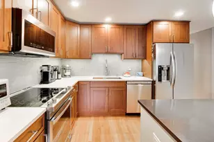 132 Frank Lloyd Wright Ln, Oak Park, IL 60302 - Photo 10