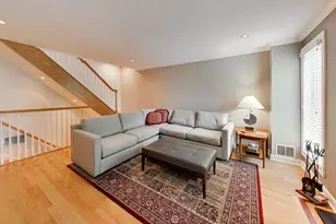132 Frank Lloyd Wright Ln, Oak Park, IL 60302 - Photo 6