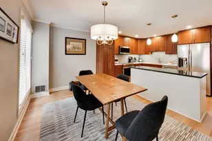 132 Frank Lloyd Wright Ln, Oak Park, IL 60302 - Photo 8