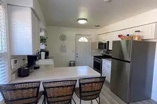 903 Erie St, Elgin, IL 60123 - Photo 6
