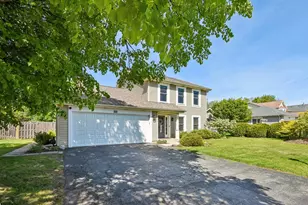 335 Farmhill Cir, Wauconda, IL 60084 - Photo 2