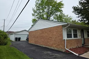 924 Blackhawk Dr, University Park, IL 60484 - Photo 2