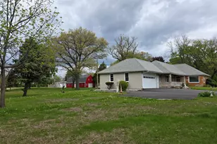 705 W Commercial St, Lyndon, IL 61261 - Photo 4