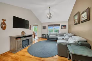 402 Savoy Dr, Shorewood, IL 60404 - Photo 4