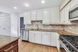 1040 Forest Hill Rd, Lake Forest, IL 60045 - Photo 12