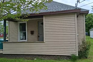 909 Cable St, Streator, IL 61364 - Photo 2