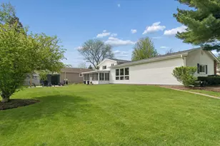 2305 N Williamsburg St, Arlington Heights, IL 60004 - Photo 20