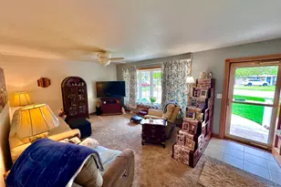 1323 Park Dr, Montgomery, IL 60538 - Photo 6