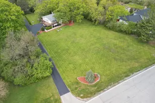 472 Knollwood Dr, Barrington, IL 60010 - Photo 2