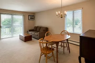 301 Gregory St, Aurora, IL 60504 - Photo 2