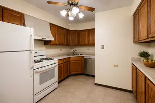 301 Gregory St, Aurora, IL 60504 - Photo 4