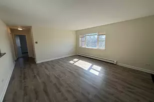 1039 College Ave, Wheaton, IL 60187 - Photo 2
