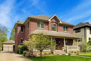 327 S Knight Ave, Park Ridge, IL 60068 - Photo 2