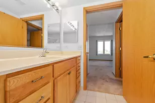 201 W Brush Hill Rd, Elmhurst, IL 60126 - Photo 18