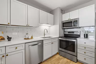 1636 N Wells Street #1011, Chicago, IL 60614 - Photo 4