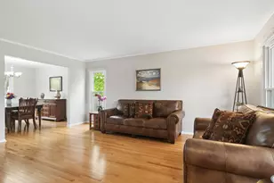 4255 Oak Knoll Ln, Hoffman Estates, IL 60192 - Photo 6
