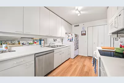 400 E Ohio Street #1501, Chicago, IL 60611 - Photo 10