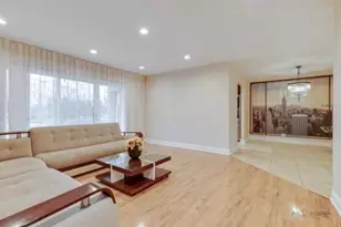 1022 Boxwood Ct, Wheeling, IL 60090 - Photo 4