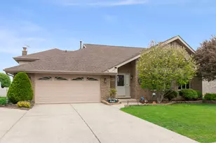 9040 Frances Ln, Orland Park, IL 60462 - Photo 2