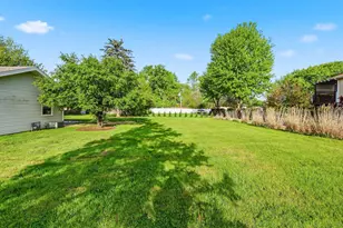 152 Skyline Dr, Carpentersville, IL 60110 - Photo 24