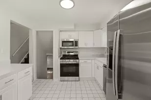 152 Skyline Dr, Carpentersville, IL 60110 - Photo 10
