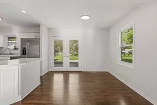 152 Skyline Dr, Carpentersville, IL 60110 - Photo 6