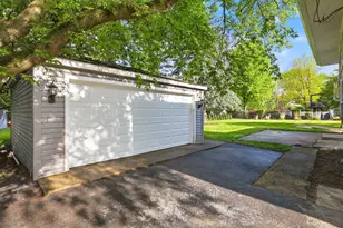 152 Skyline Dr, Carpentersville, IL 60110 - Photo 28