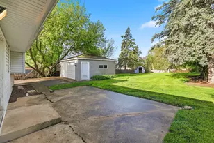 152 Skyline Dr, Carpentersville, IL 60110 - Photo 26