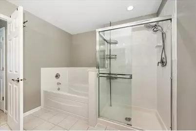 5564 Cloverdale Road, Hanover Park, IL 60133 - Photo 22