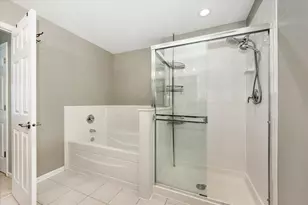 5564 Cloverdale Rd, Hanover Park, IL 60133 - Photo 22
