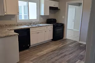 63 W Manchester Dr, Wheeling, IL 60090 - Photo 2