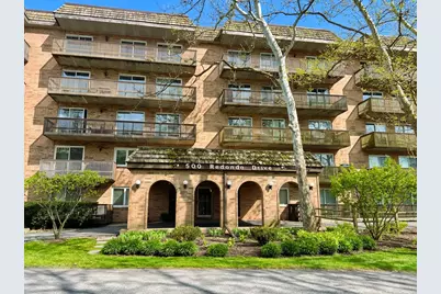 500 Redondo Drive #202, Downers Grove, IL 60516 - Photo 1