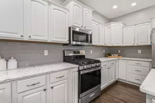 1308 Woodberry Dr, Mahomet, IL 61853 - Photo 18