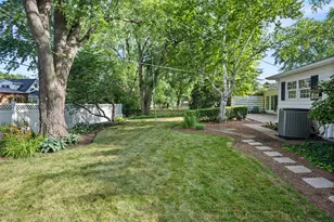 301 Willow Ln, Geneva, IL 60134 - Photo 32