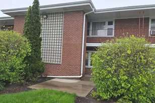 1105 Holiday Ln, Des Plaines, IL 60016 - Photo 2