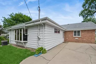 11624 S Ridgeland Ave, Worth, IL 60482 - Photo 4