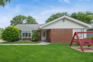 11624 S Ridgeland Ave, Worth, IL 60482 - Photo 2