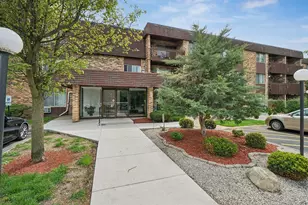 940 E Old Willow Rd, Prospect Heights, IL 60070 - Photo 1