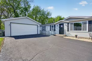 22533 S Woodside Dr, Channahon, IL 60410 - Photo 2