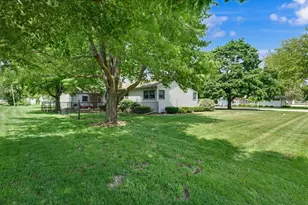 430 E Dent St, Gilman, IL 60938 - Photo 4