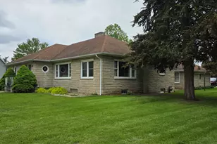 209 W 2nd St, Prophetstown, IL 61277 - Photo 2