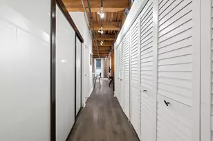 225 W Huron St, Chicago, IL 60654 - Photo 2