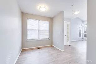 460 Mayflower Ln, Bartlett, IL 60103 - Photo 10