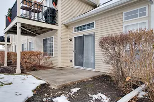 460 Mayflower Ln, Bartlett, IL 60103 - Photo 4